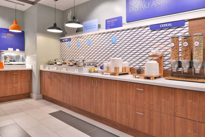 Hotel Holiday Inn Express Milwaukee Downtown By Ihg