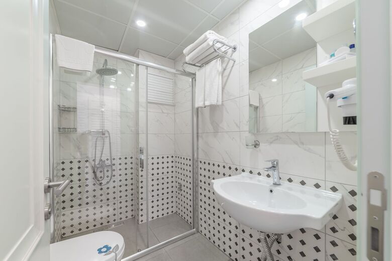 Dam Hotel Lara