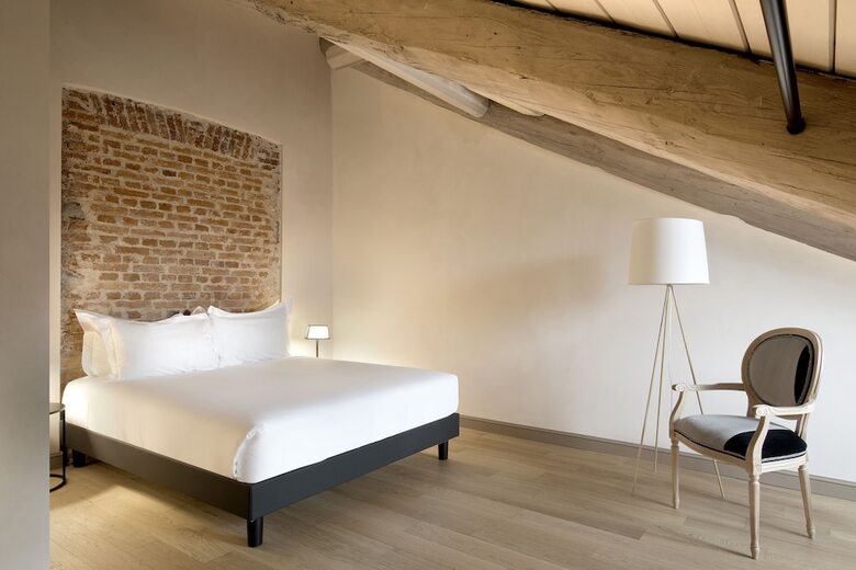 Opera 35 Boutique Hotel