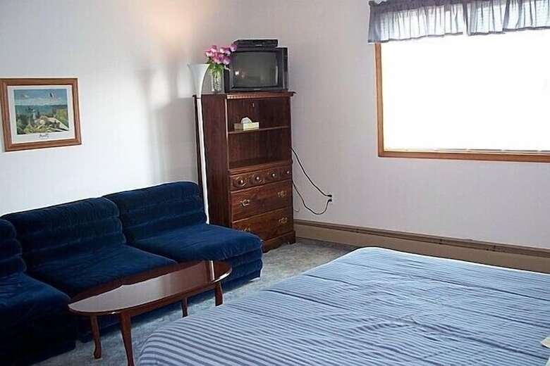 Aquarius Arms Motel