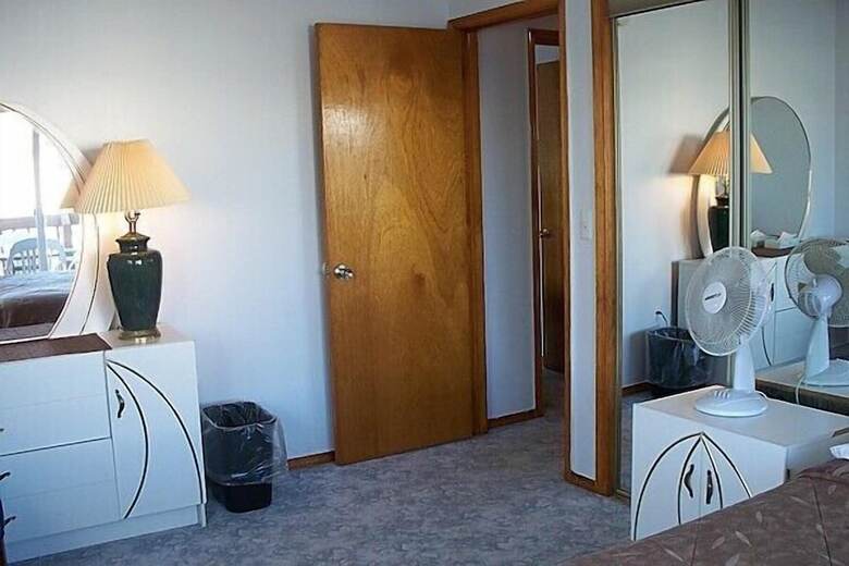Aquarius Arms Motel