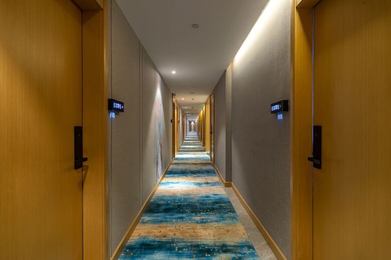 Y� W? Sh� B� Y� M?i J? Hotel
