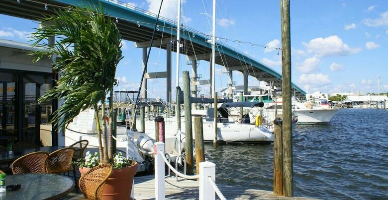 Hotel Matanzas Inn Bayside Resort And Marina