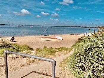 Poole Harbour View Lodge At Rockley Park
