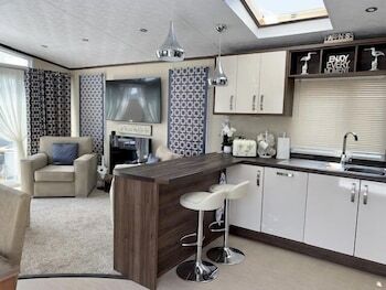 Poole Harbour View Lodge At Rockley Park