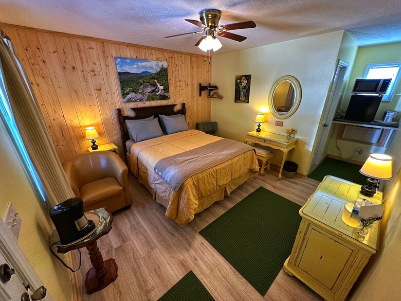 Motel Alpine Village Inn