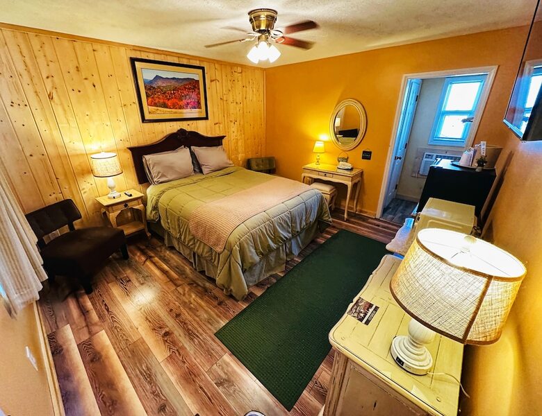 Motel Alpine Village Inn