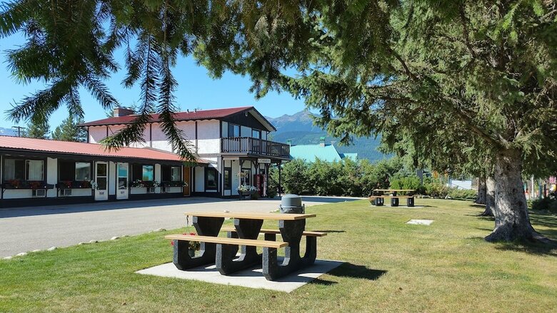 Yellowhead Motel