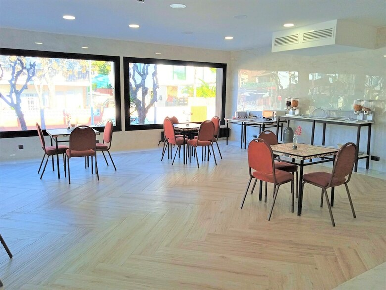 Hotel 153
