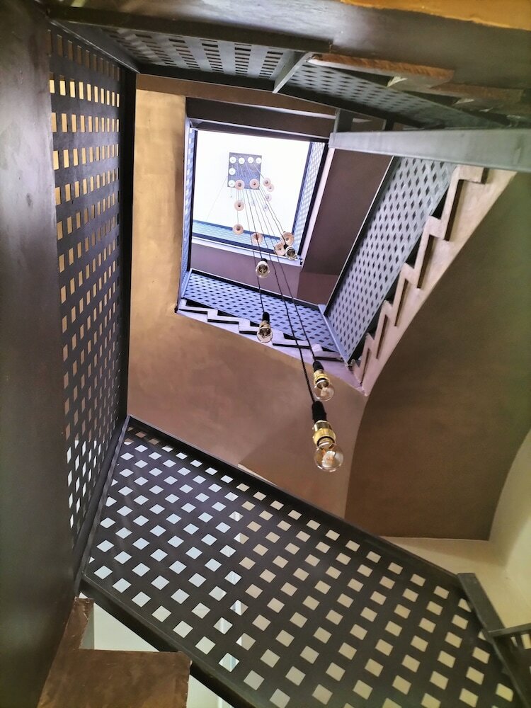 Hotel 153