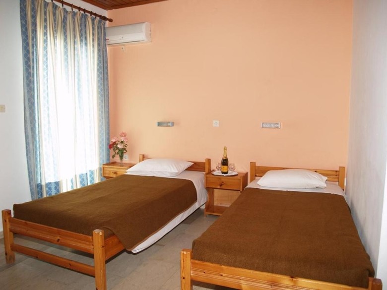 Hotel Lefkimi