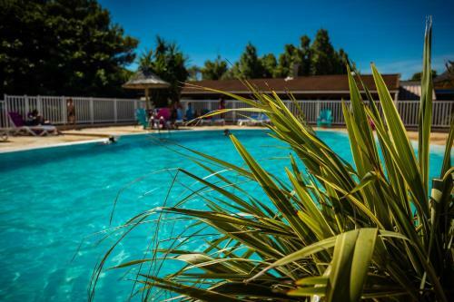 Camping Rives Des Corbi�res