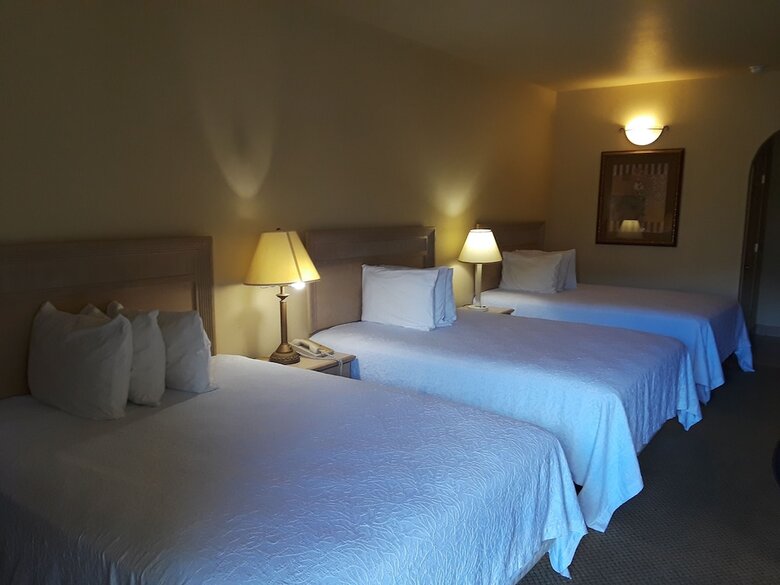 Motel Sunbridge Inn & Suites