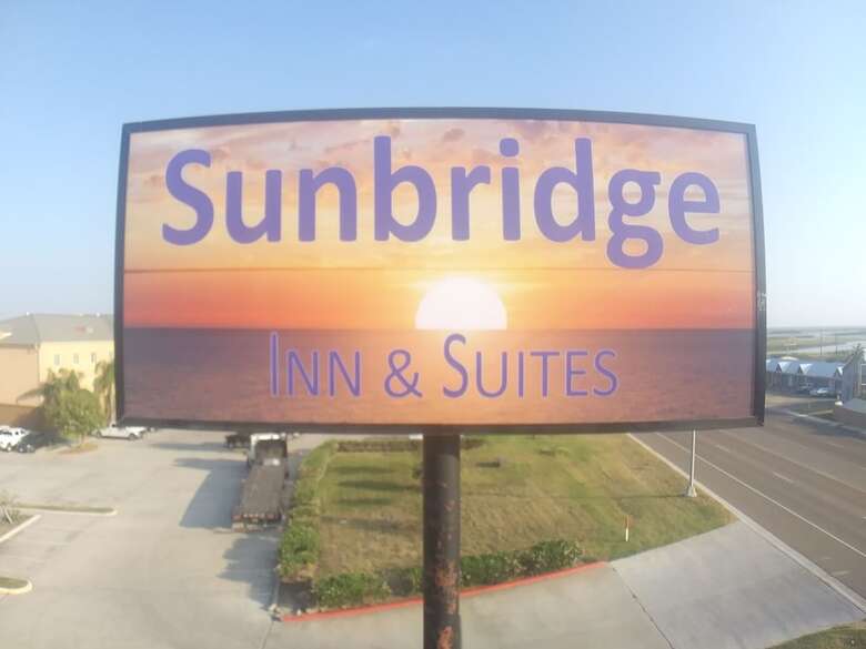 Motel Sunbridge Inn & Suites