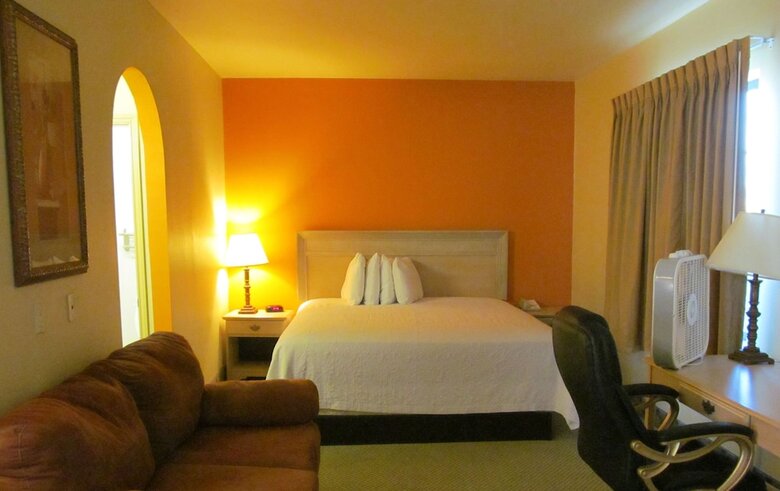 Motel Sunbridge Inn & Suites