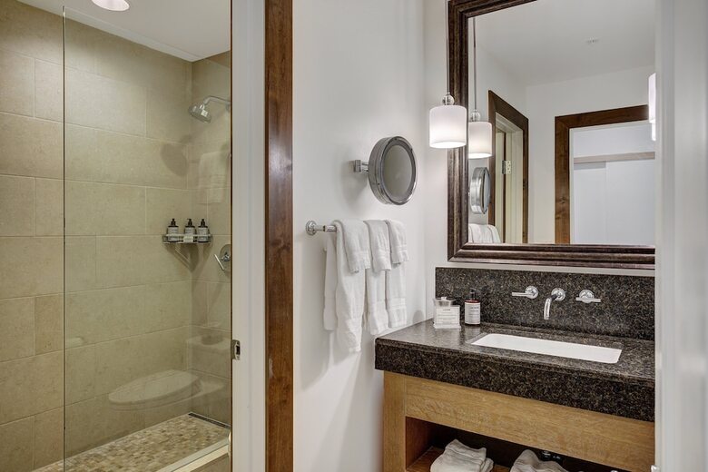 Hotel Osprey 303