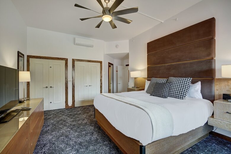Hotel Osprey 303