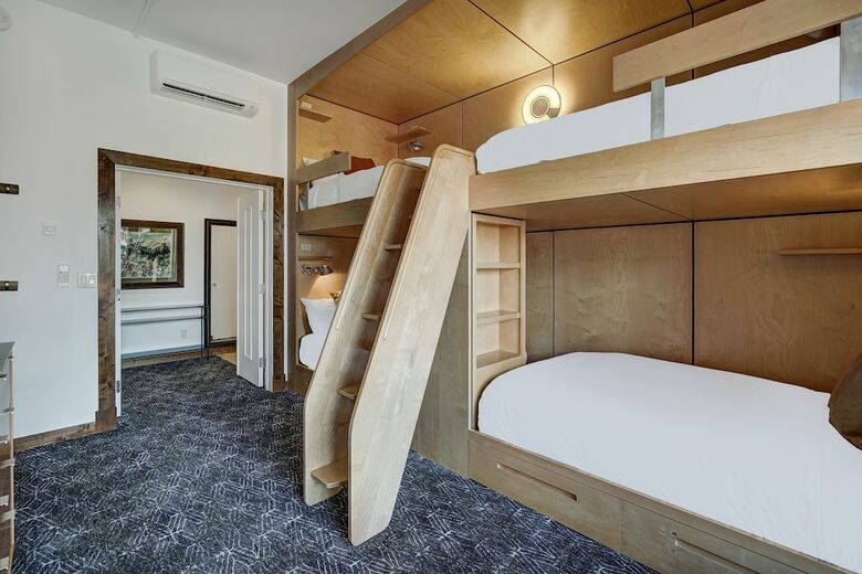 Hotel Osprey 303