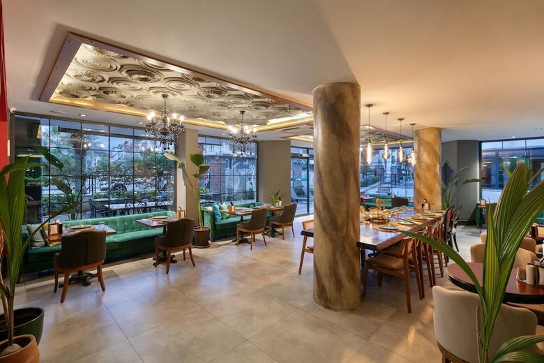 Azuu Hotel