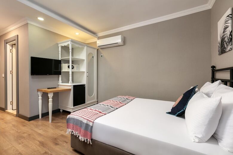 Azuu Hotel