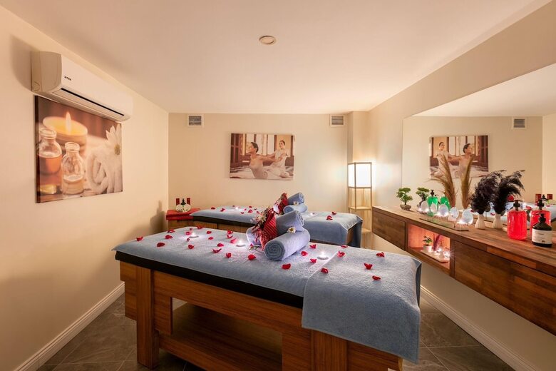 Azuu Hotel