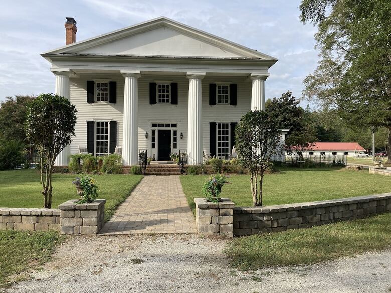 The Colonels B&B And Inn