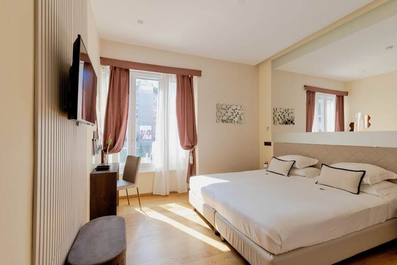 Ah - Fashion District