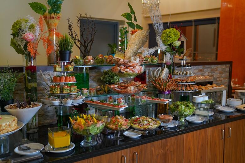 Hotel Ramada Encore By Wyndham Kuwait Downtown