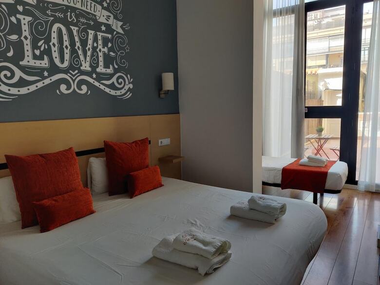 Pension Hostal Live Natura Barcelona