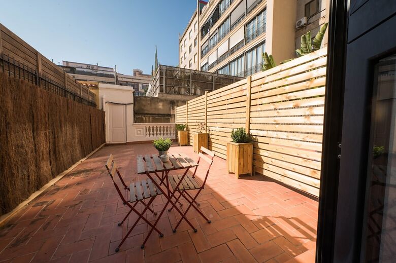 Pension Hostal Live Natura Barcelona