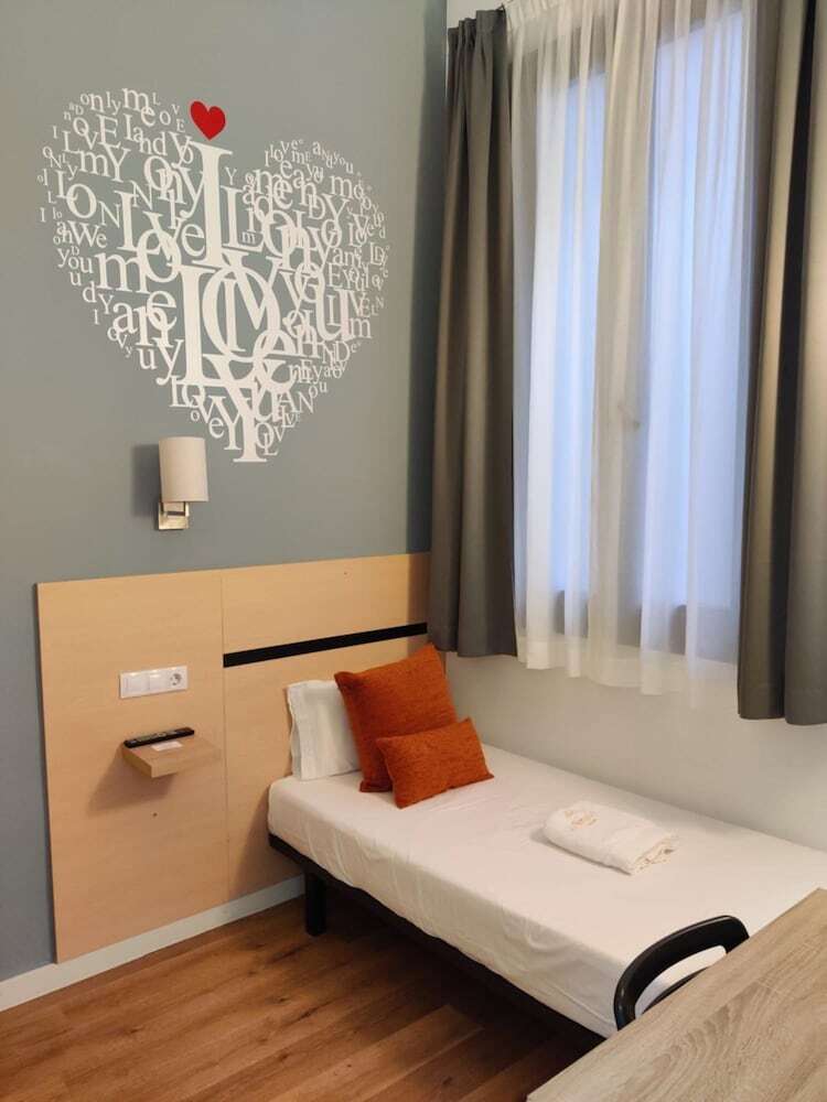 Pension Hostal Live Natura Barcelona