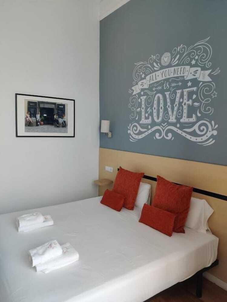 Pension Hostal Live Natura Barcelona