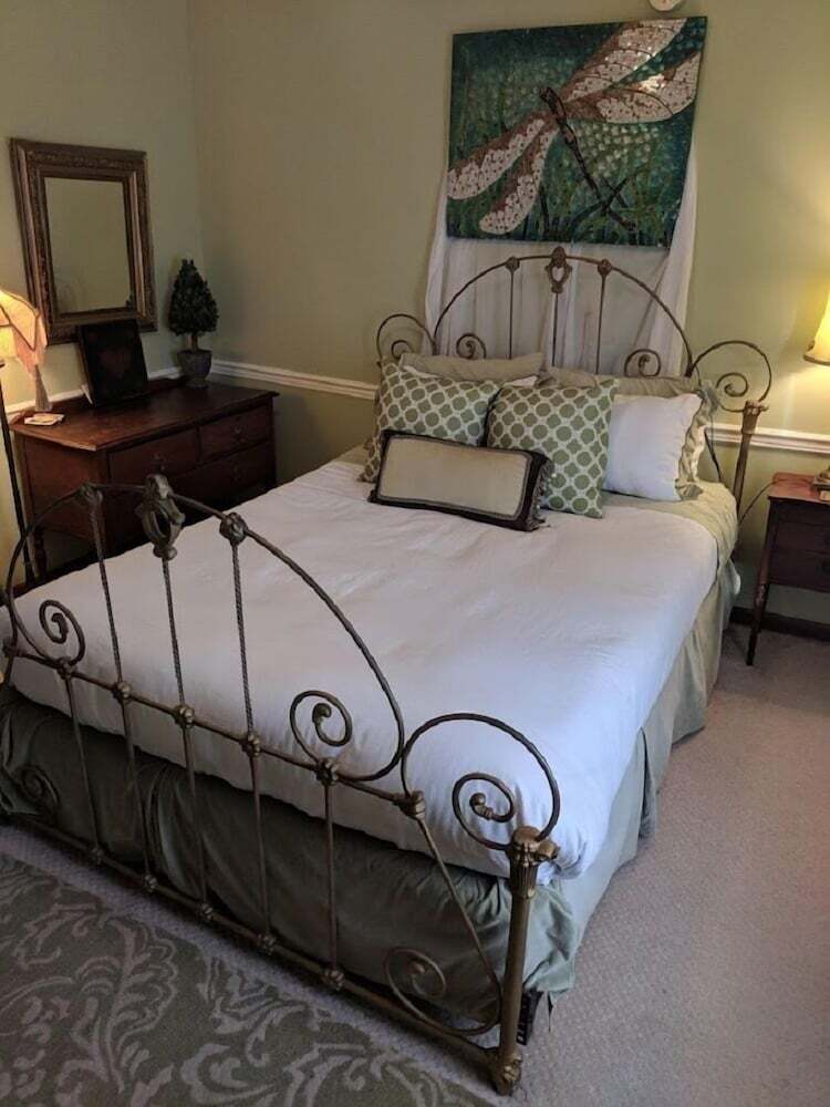 Bed & Breakfast Meadowood Inn