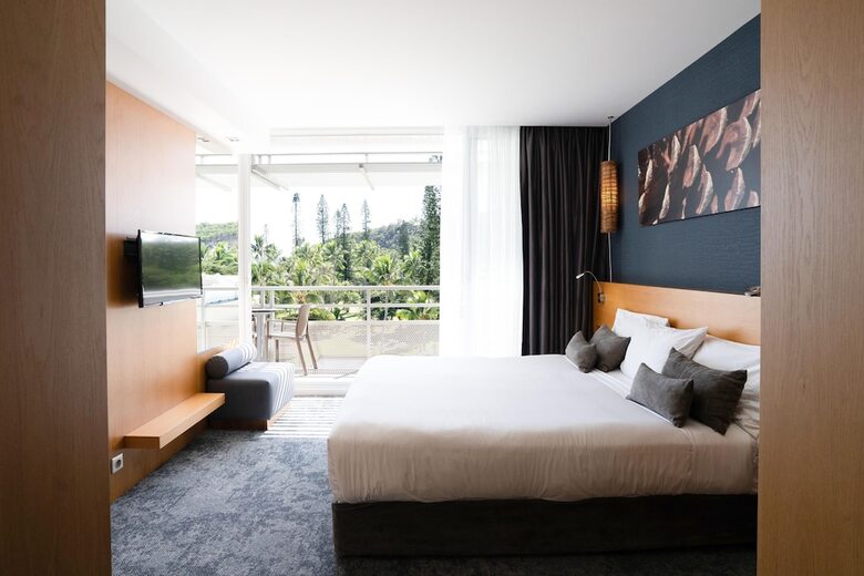 Hotel Chateau Royal Beach Resort And Spa