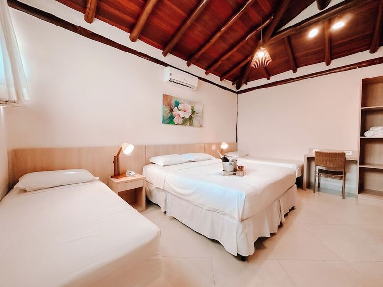 Abric� Beach Hotel