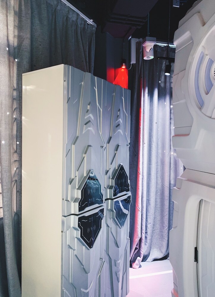 Hotel Met A Space Pod @ Arab Street