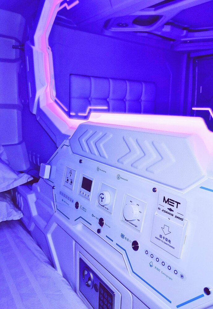 Hotel Met A Space Pod @ Arab Street