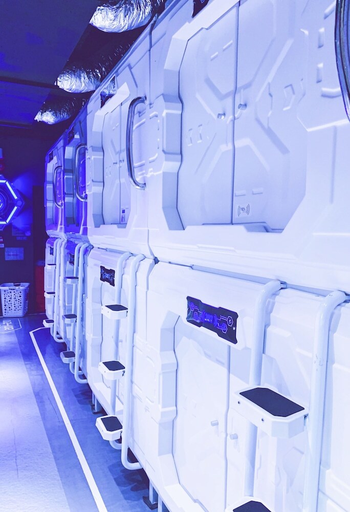 Hotel Met A Space Pod @ Arab Street