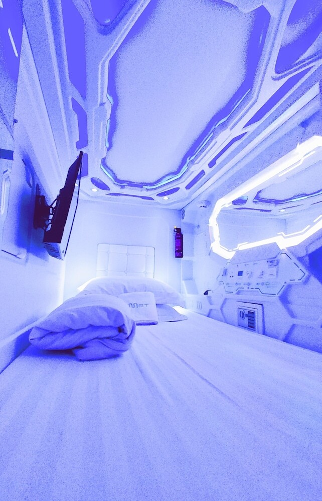 Hotel Met A Space Pod @ Arab Street