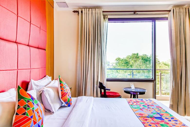 Fabhotel Signature Plaza