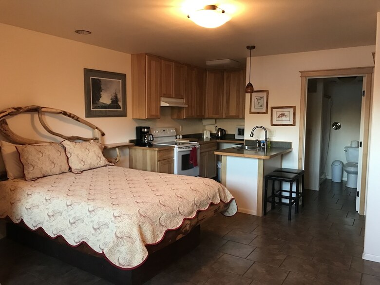 Front Row Bed And Breakfast
