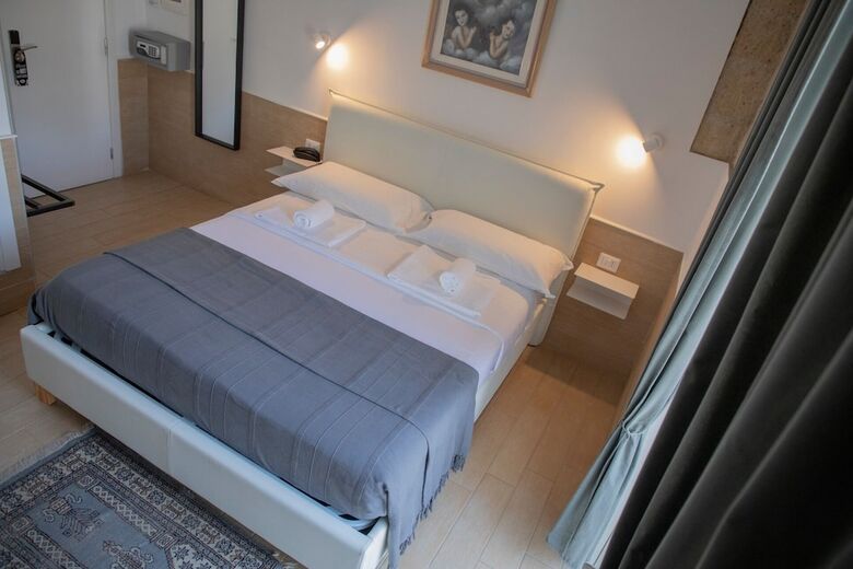 H22 Hotel