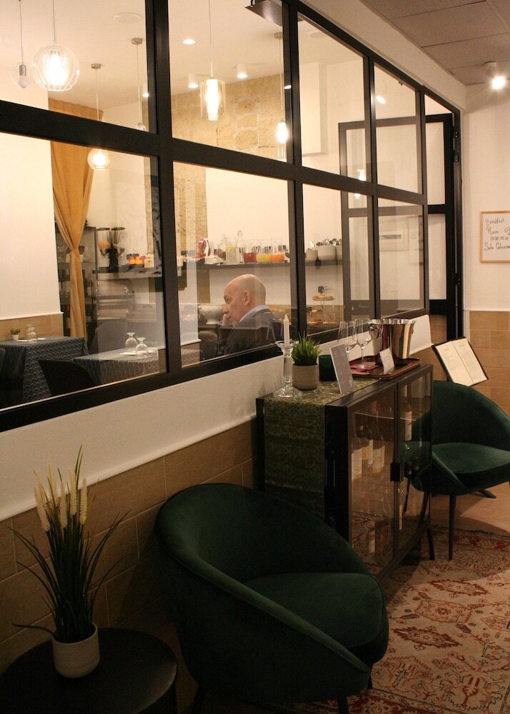 H22 Hotel