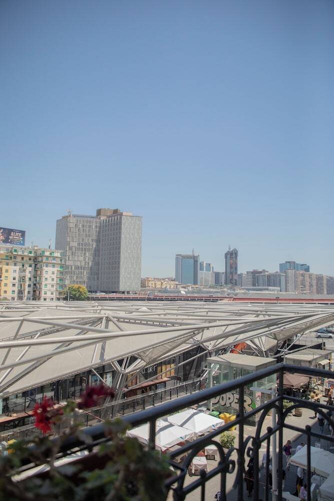 H22 Hotel