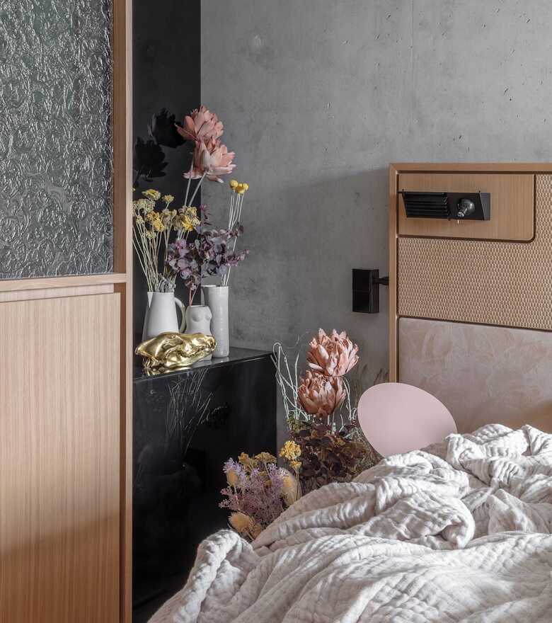 Hotel Locke At East Side Gallery