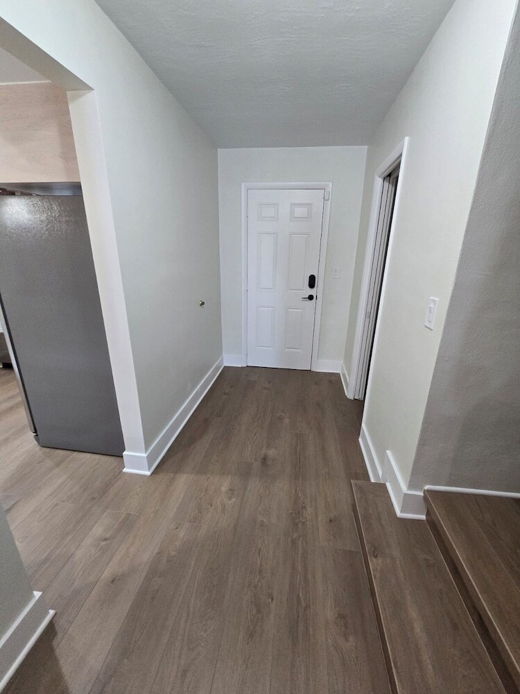 Luxurious & Spacious Townhouse In Prime Location