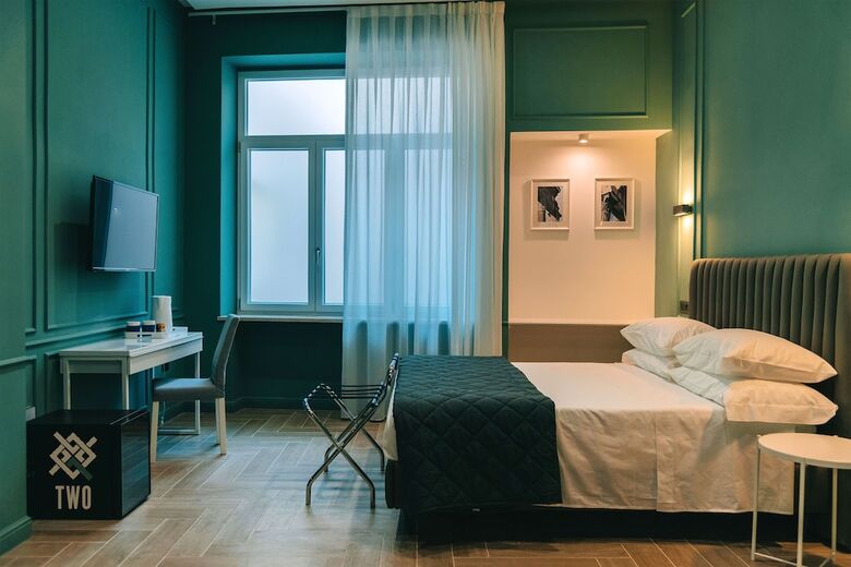 Four - Acanfora Suites
