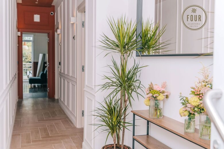 Four - Acanfora Suites