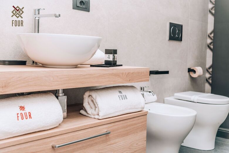 Four - Acanfora Suites