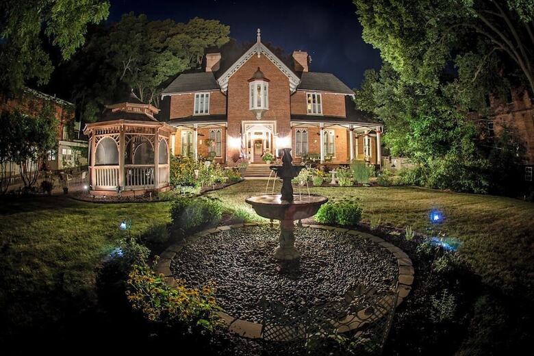 The Steamboat House Bed & Breakfast